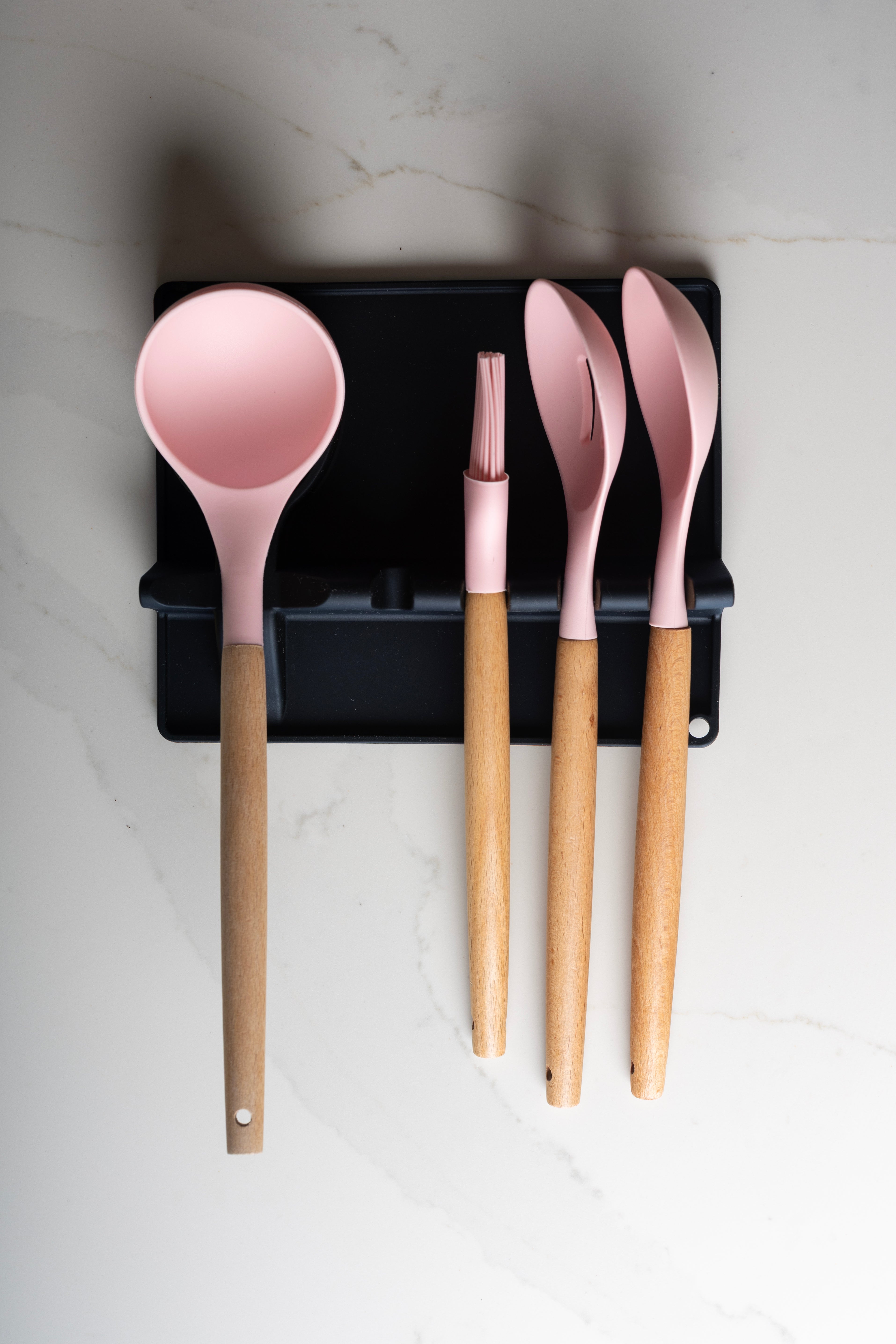 Silicone spoon rest with drip pad