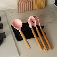 Silicone spoon rest with drip pad